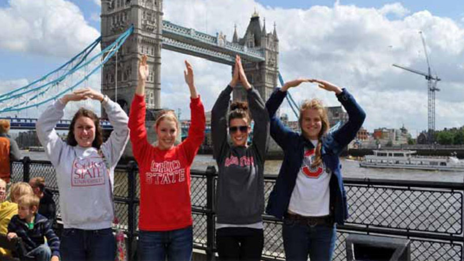 Jeanna Kruse with friends in front of the London Bridge.